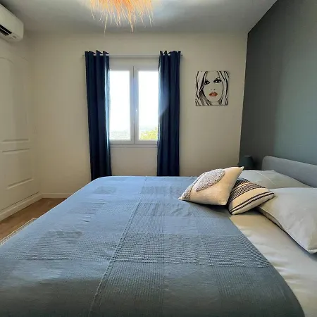 De Luxe 4 Avec Piscine Chauffee Et Amenagements De Gamme, - Fr-1-726-32 Villa