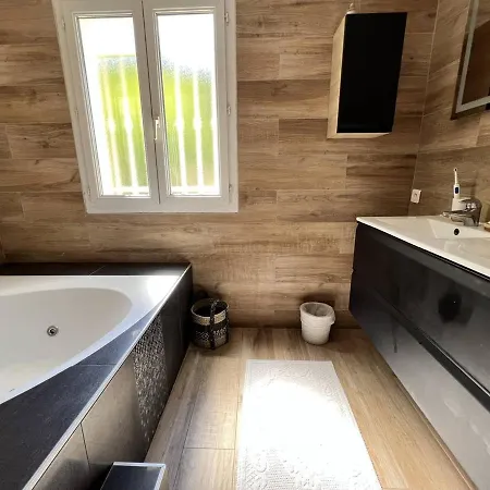 De Luxe 4 Avec Piscine Chauffee Et Amenagements De Gamme, - Fr-1-726-32 Villa *